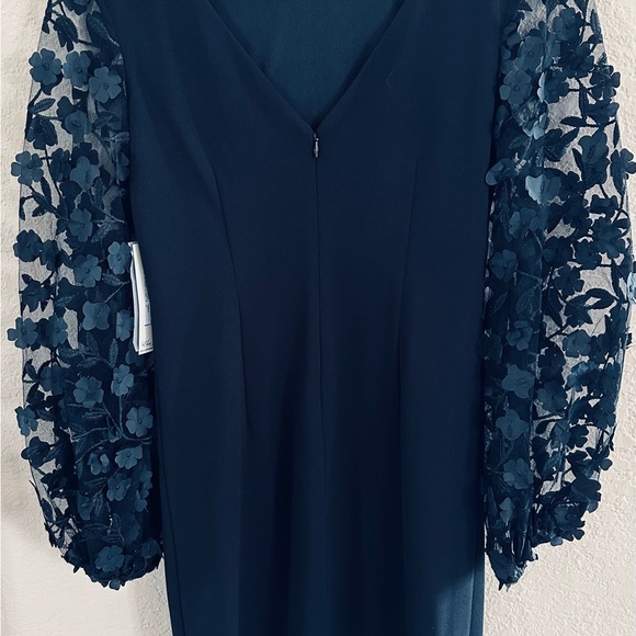 Dress - Picture 4 of 4